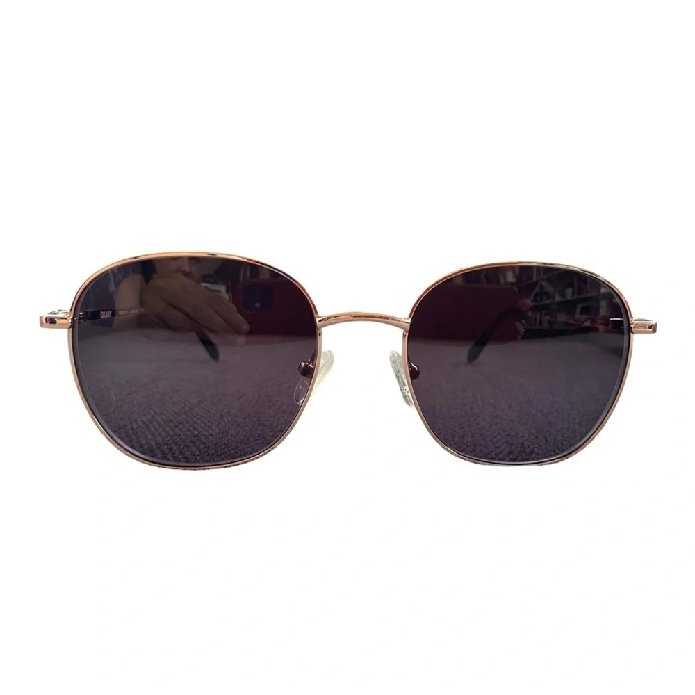 Quay Jezabell Gold Round Metal Frame Sunglasses with Smoke Polarized Lenses